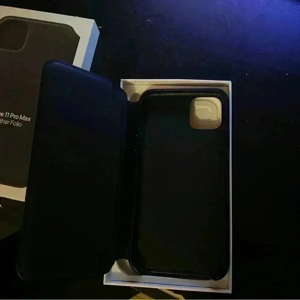 iPhone 11 Pro Max Leather Folio